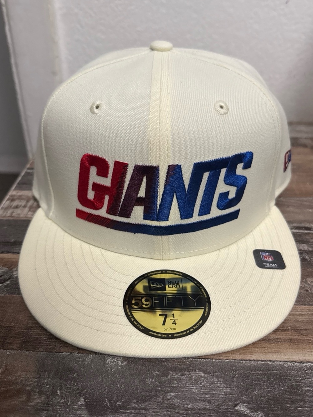 New Era Cream GIANTS Snapback Hat with Red and Blue Gradient Logo